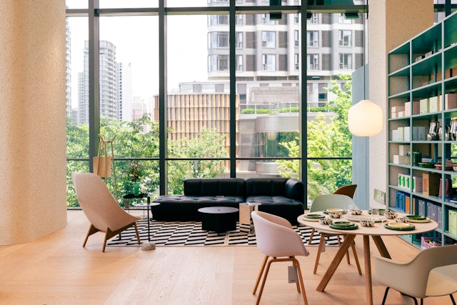 How to Choose Dining Chairs With Armrests