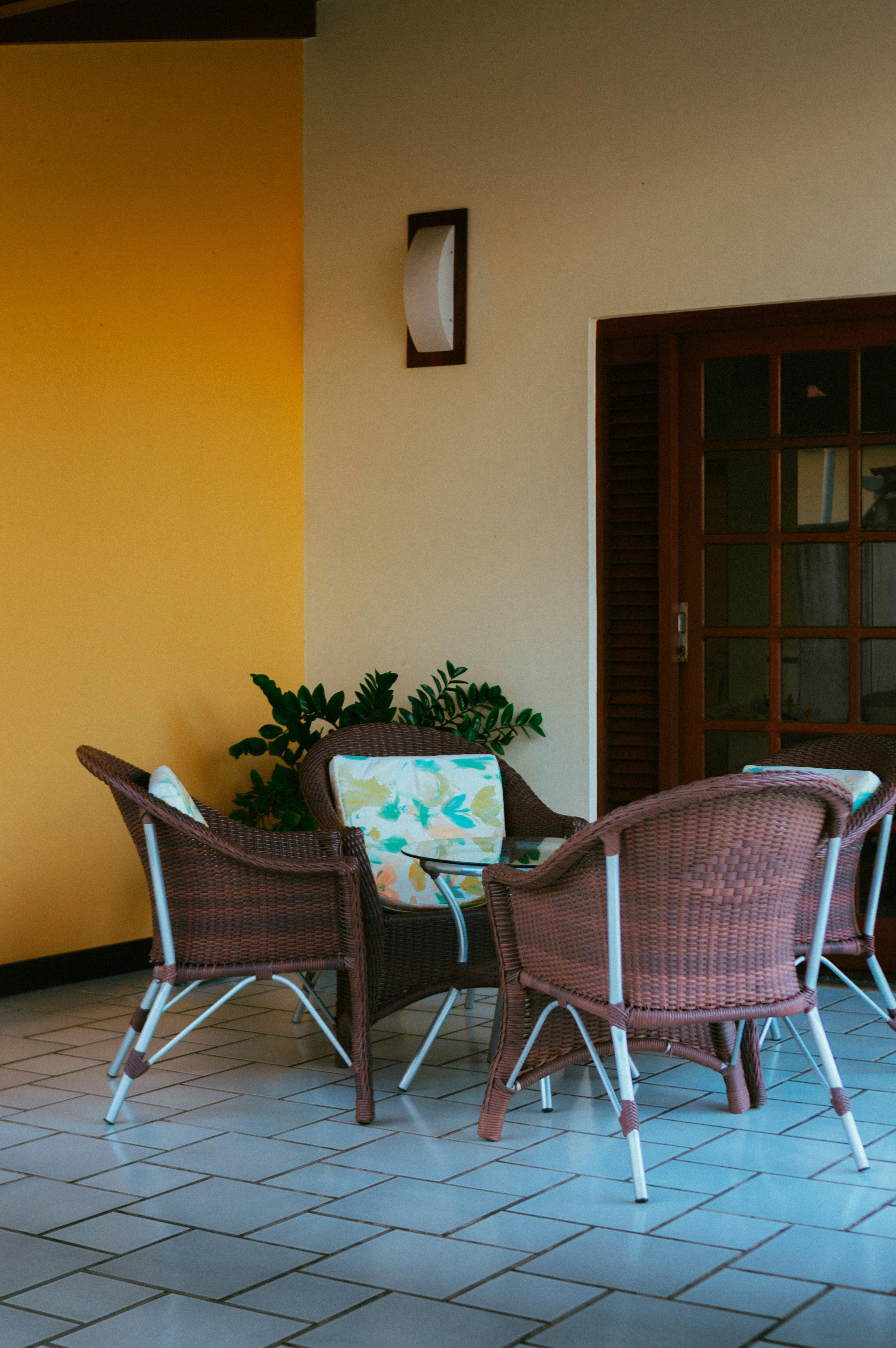 Outdoor Patio Furniture Layout Ideas for Small Porches and Balconies