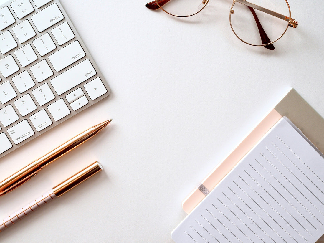 How to Use a Portable Lap Desk for Work, Reading, and Breakfast