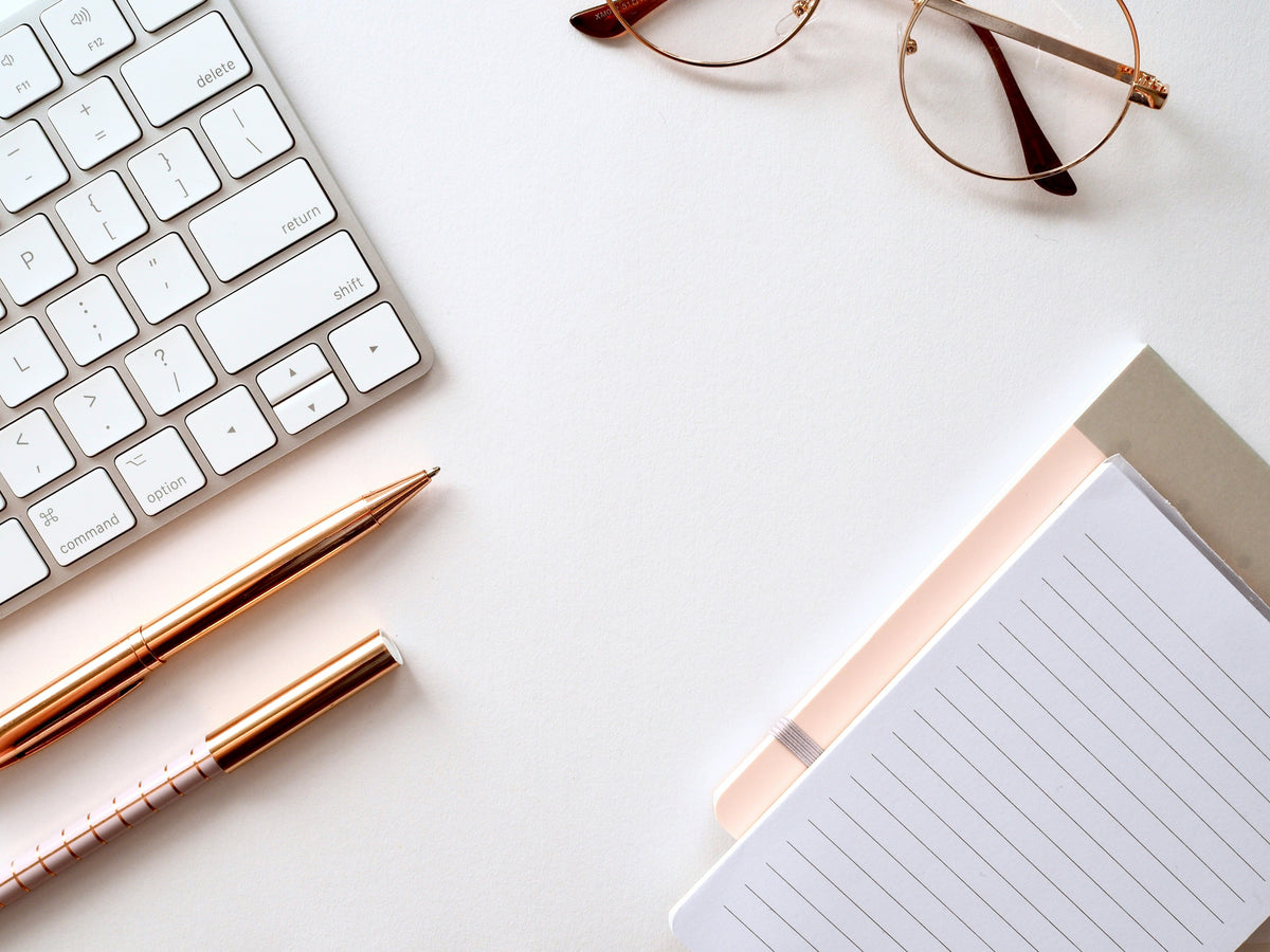 How to Use a Portable Lap Desk for Work, Reading, and Breakfast