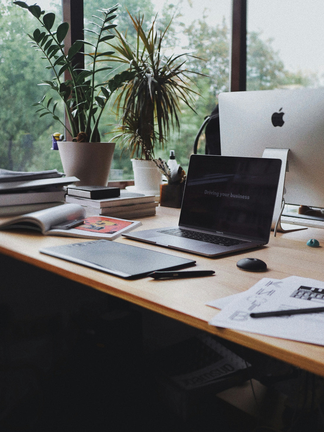 How to Choose a Foldable Laptop Desk for Bed, Sofa, and Floor Use