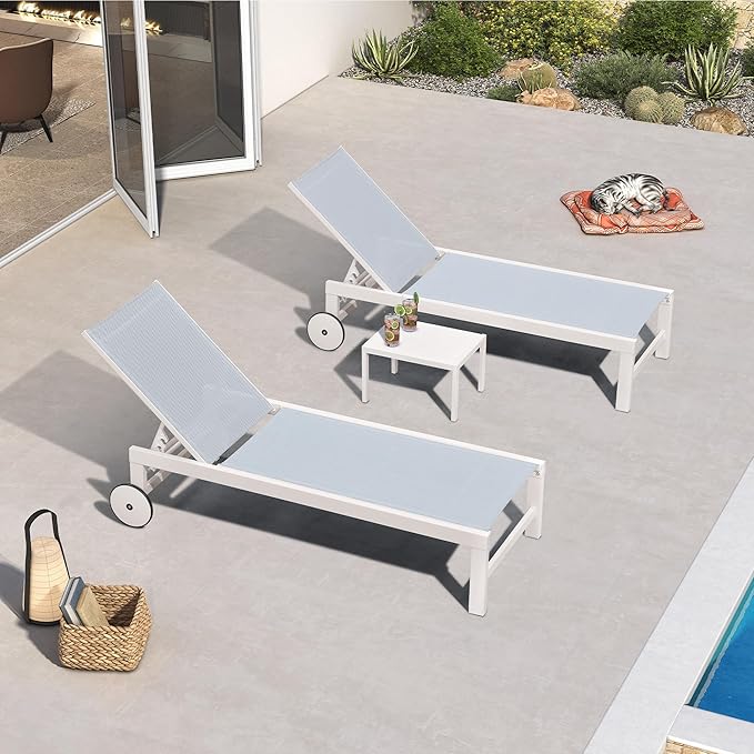 PURPLE LEAF Outdoor Chaise Lounge Chairs Set of 2 White Aluminum Lounge Chair Five-Position Adjustable Chaise Lounge with Wheels and Table for Pool Deck Patio, Mixed Color