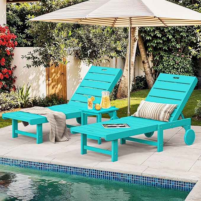 Homenjoy Outdoor Chaise Lounge Chairs with Table, 3-Piece, 26.8” Super Wide Lounge Chair Outdoor, HDPS Pool Chairs with 5 Positions, Patio Lounge Chair with Wheels for Pool,Lawn,Backyard, Aruba Blue