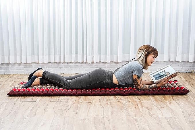 Leewadee - Foldable Floor Mattress - Japanese Roll Up Futon -Trifold Tatami Mat- Guest Floor Bed - Camping Mattress - Thai Massage Mat, Kapok Filled, 75 x 20 inches, Red