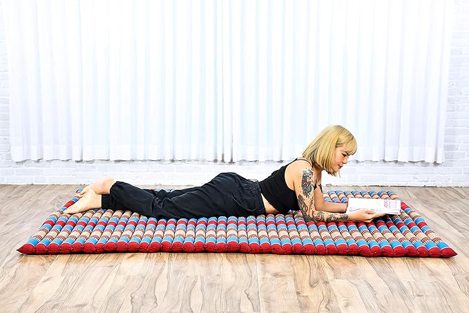 Leewadee - Foldable Floor Mattress - Japanese Roll Up Futon -Trifold Tatami Mat- Guest Floor Bed - Camping Mattress - Thai Massage Mat, Kapok Filled, 75 x 57 inches, Blue Red