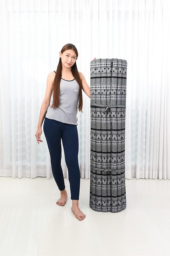 Leewadee - Foldable Floor Mattress - Japanese Roll Up Futon -Trifold Tatami Mat- Guest Floor Bed - Camping Mattress - Thai Massage Mat, Kapok Filled, 75 x 57 inches, Black White