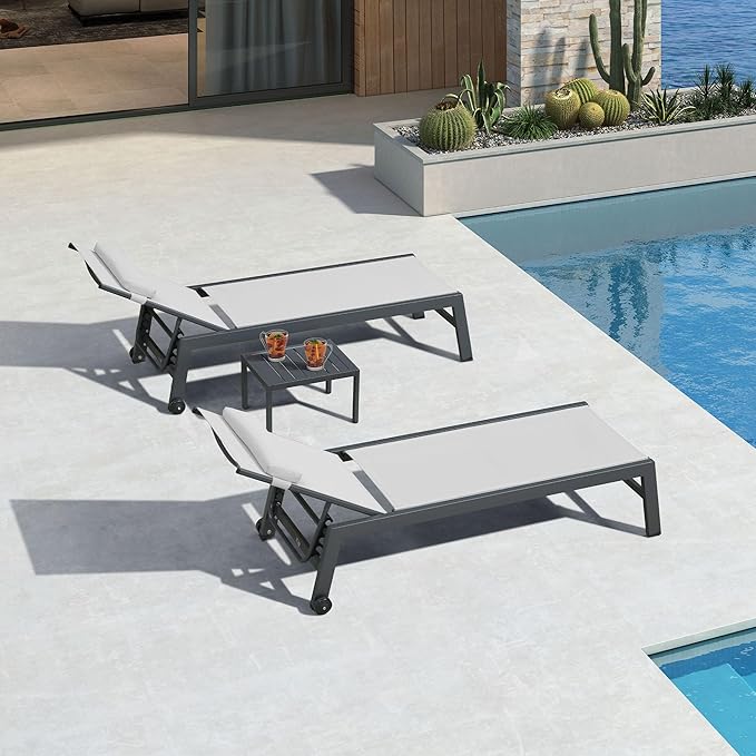 PURPLE LEAF Outdoor Lounge Chair Set Patio Chaise Pool Lounger Aluminum Frame with 2 Side Table and Wheels for Outside Sunbathing Tanning Recliner Including Pillows White