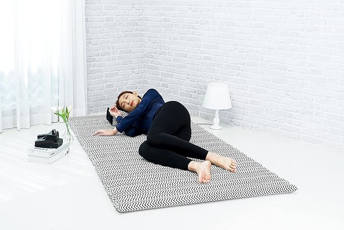 Leewadee - Kapok Roll Mat – Handcrafted Folding Sleep & Relaxation Mattress from Thailand, Ideal as Guest Bed, Camping Mat, Yoga Mat or Traditional Futon, 75 x 39 inches, Black White