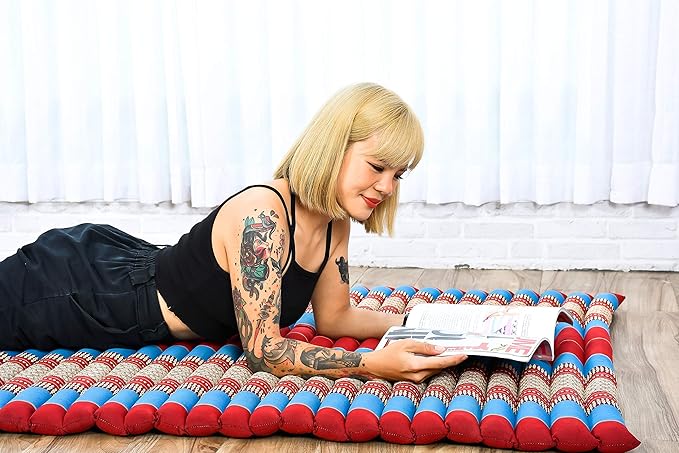 Leewadee - Kapok Roll Mat – Handcrafted Folding Sleep & Relaxation Mattress from Thailand, Ideal as Guest Bed, Camping Mat, Yoga Mat or Traditional Futon, 75 x 39 inches, Blue Red